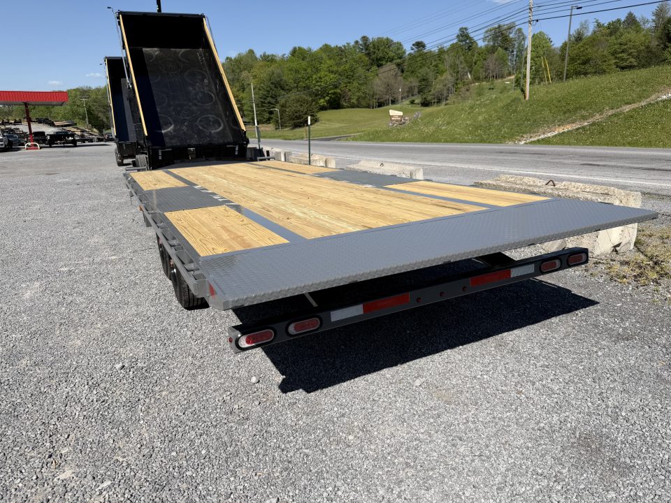 New 2026 Diamond C DET210 POWER DECK OVER TILT 22’ SOLAR CHARGER WIRELESS REMOTE