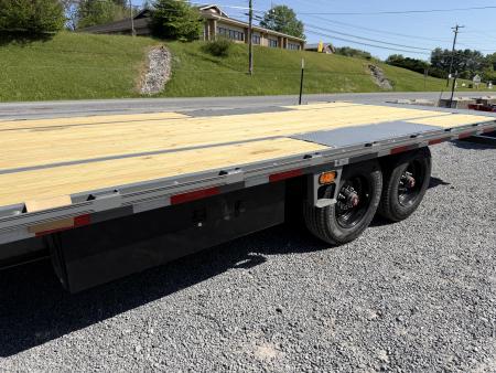 New 2026 Diamond C DET210 POWER DECK OVER TILT 22’ SOLAR CHARGER WIRELESS REMOTE