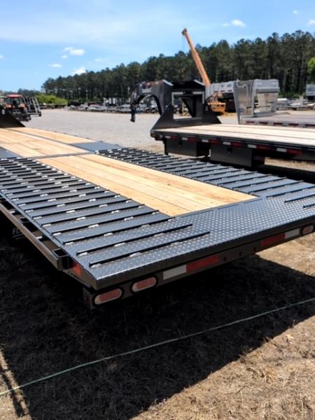 New 2026 Diamond C Trailers FMAX212 HDT Pacesetter Deckover Trailer