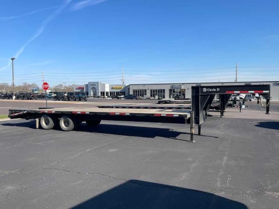Used 2023 Circle D 8.5x32 GN flatbed Equipment Trailer