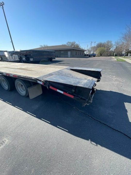 Used 2023 Circle D 8.5x32 GN flatbed Equipment Trailer