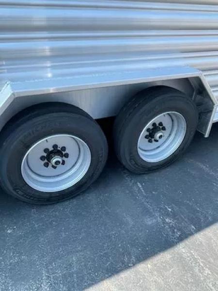 New 2025 Featherlite model 8127 7.5x28 Livestock