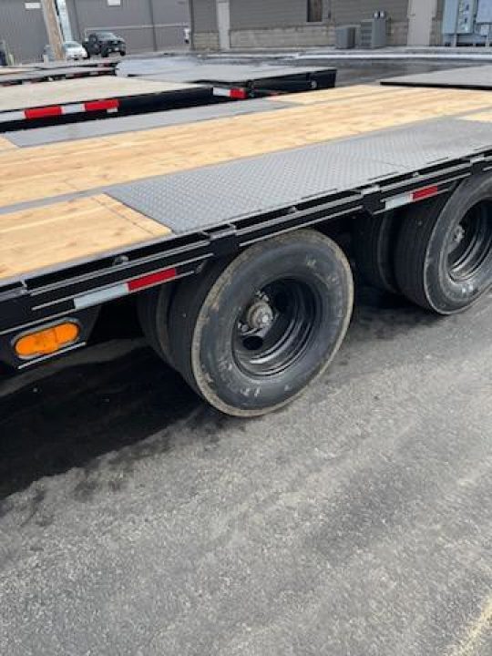 New 2025 H and W Trailers 8.5x36 flatbed Equipment Trailer