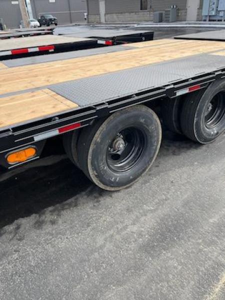 New 2025 H and W Trailers 8.5x36 flatbed Equipment Trailer
