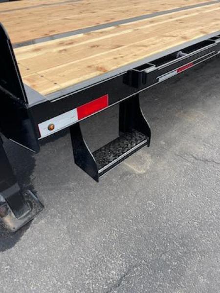 New 2025 H and W Trailers 8.5x36 flatbed Equipment Trailer