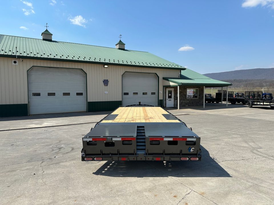 New Diamond C 24' I-Beam Deck Over with MAX Ramps (DEC207)