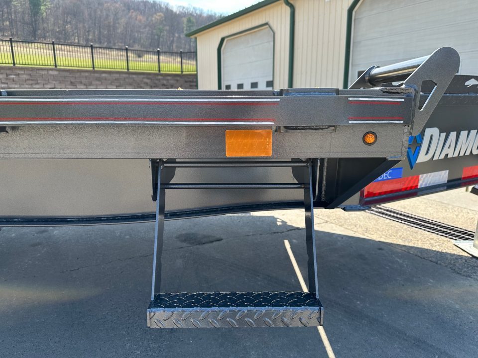 New Diamond C 24' I-Beam Deck Over with MAX Ramps (DEC207)
