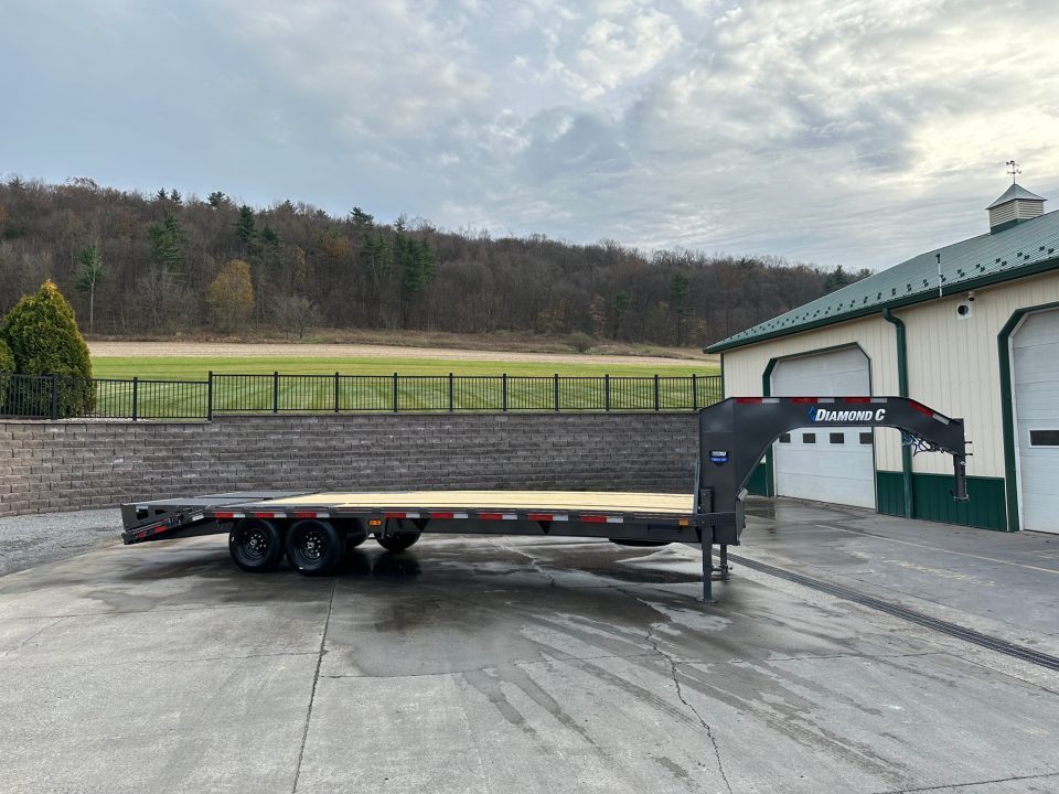 New Diamond C 25' FMAX207 Gooseneck w/Max Ramps