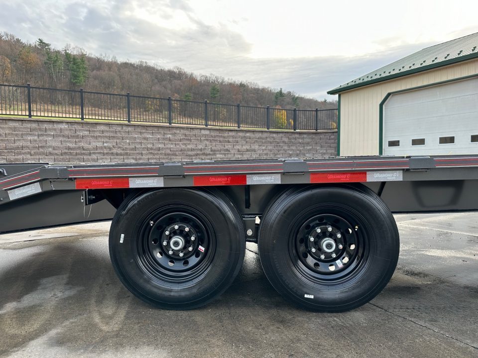New Diamond C 25' FMAX207 Gooseneck w/Max Ramps