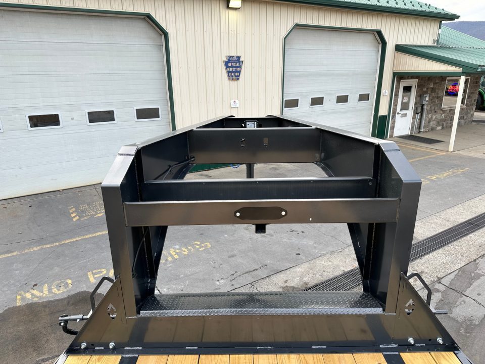 New Diamond C 25' FMAX207 Gooseneck w/Max Ramps