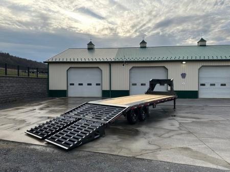 New Diamond C 25' FMAX207 Gooseneck w/Max Ramps