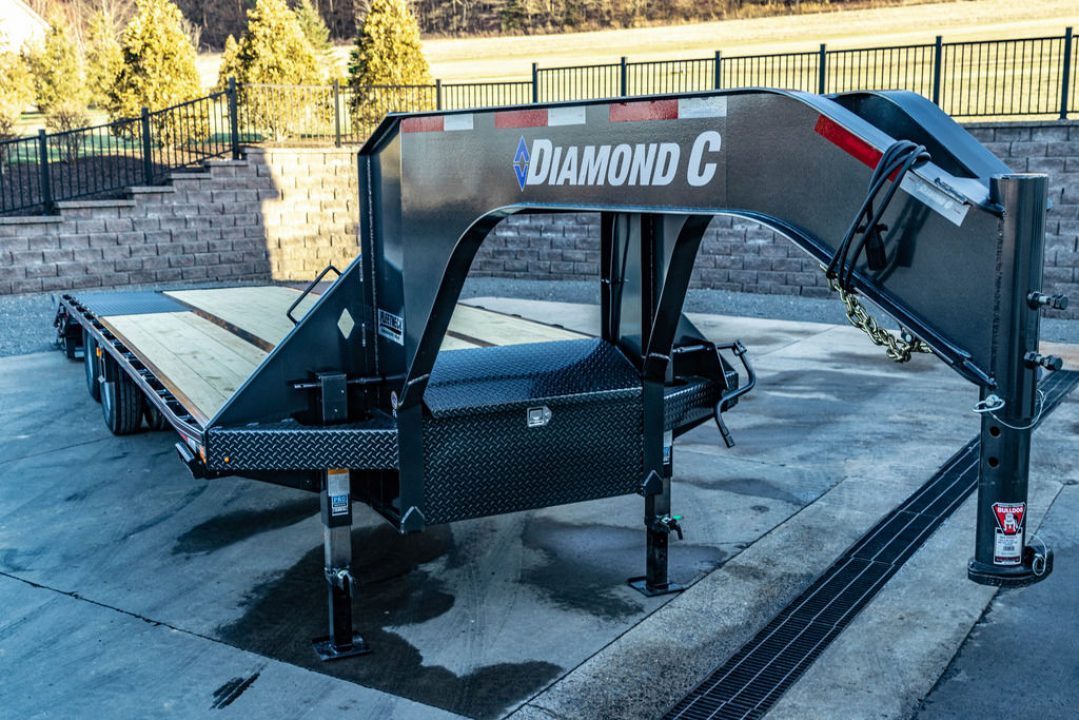 New Diamond C 25' FMAX210 Gooseneck w/Max Ramps