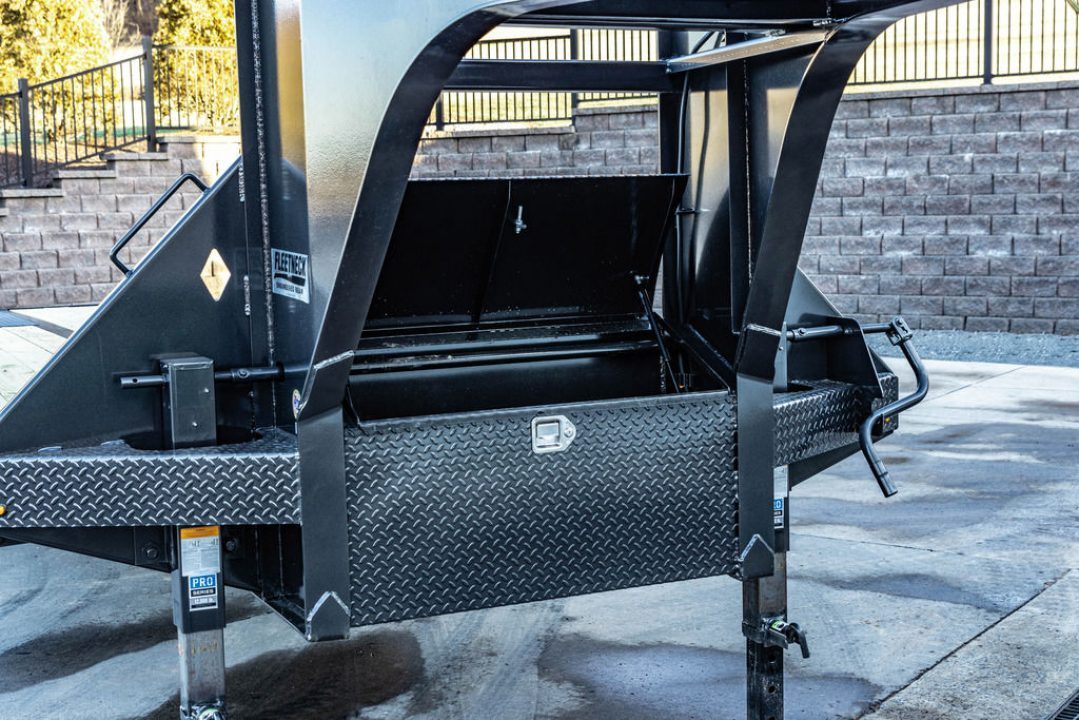 New Diamond C 25' FMAX210 Gooseneck w/Max Ramps