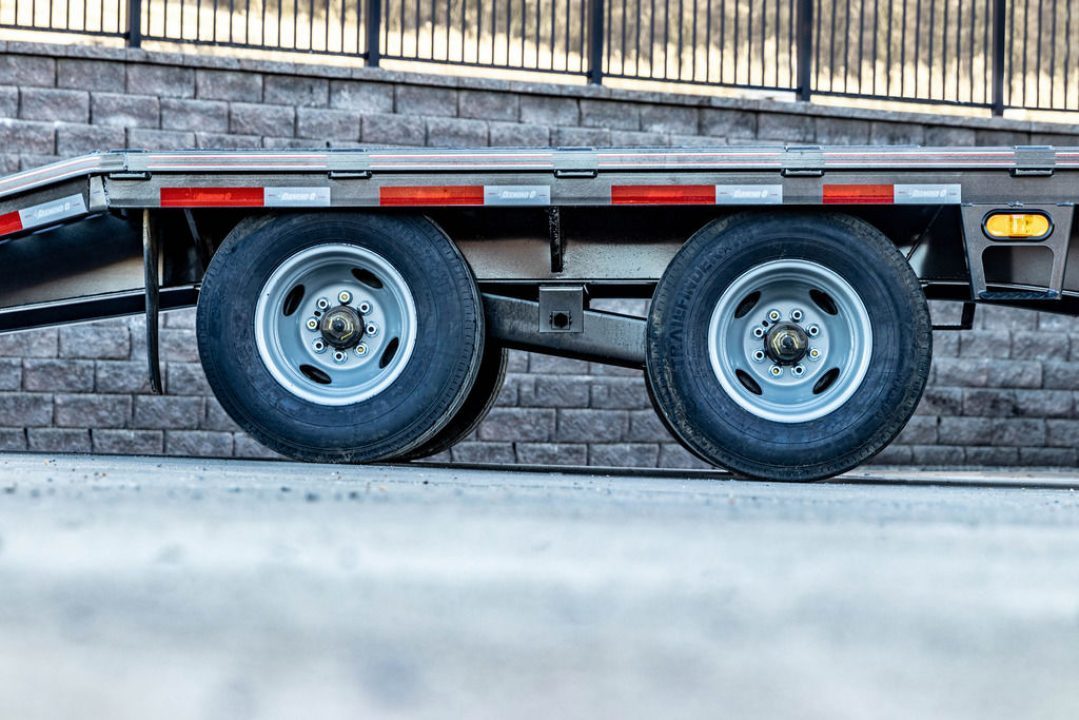 New Diamond C 25' FMAX210 Gooseneck w/Max Ramps