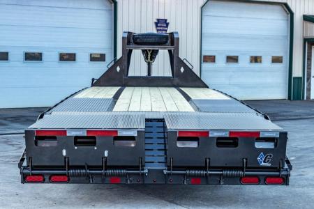 New Diamond C 25' FMAX210 Gooseneck w/Max Ramps
