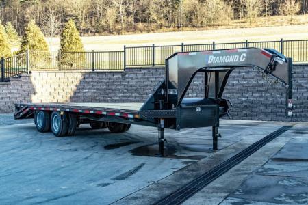 New Diamond C 25' FMAX210 Gooseneck w/Max Ramps