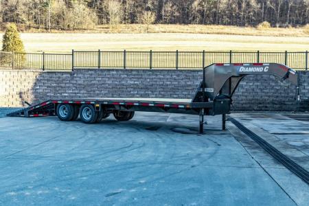 New Diamond C 25' FMAX210 Gooseneck w/Max Ramps