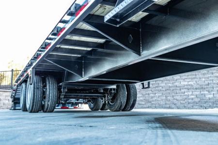 New Diamond C 25' FMAX210 Gooseneck w/Max Ramps