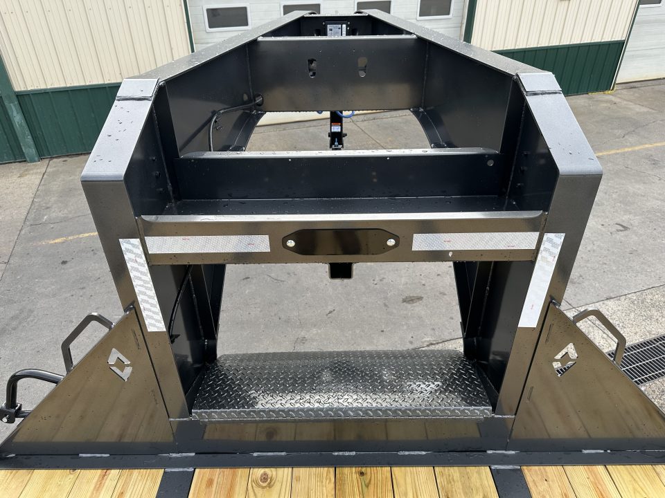 New Diamond C 30' FMAX210 Gooseneck w/Max Ramps
