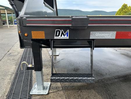 New Diamond C 30' FMAX210 Gooseneck w/Max Ramps
