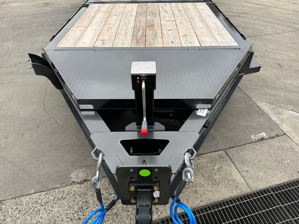 New Diamond C 22' Hydraulic Dampening Tilt (HDT 208)