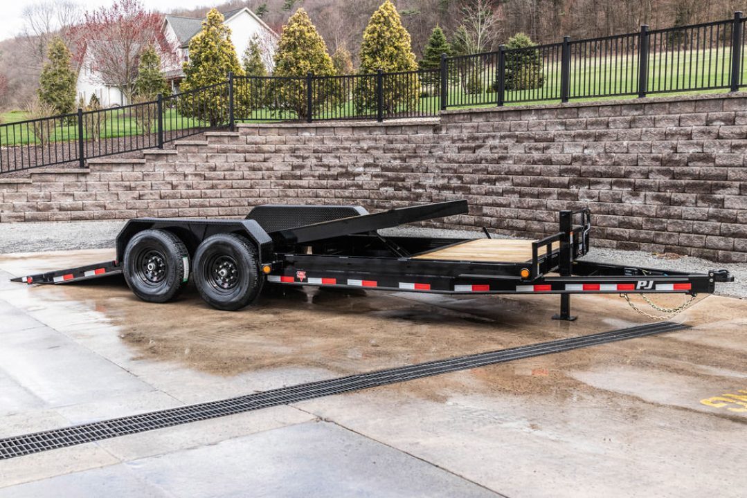 New PJ Trailers 20' Hydraulic Dampening Tilt (T6 14k)