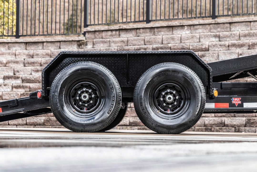 New PJ Trailers 20' Hydraulic Dampening Tilt (T6 14k)
