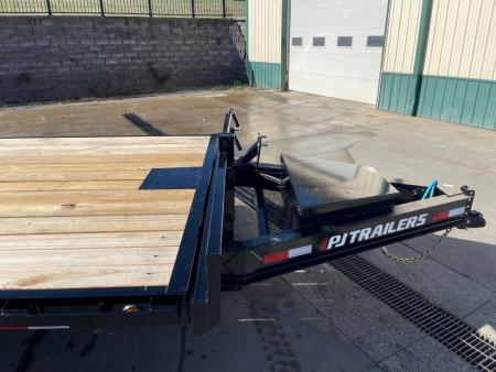 New PJ Trailers 22' Hydraulic Deckover Tilt (T8)