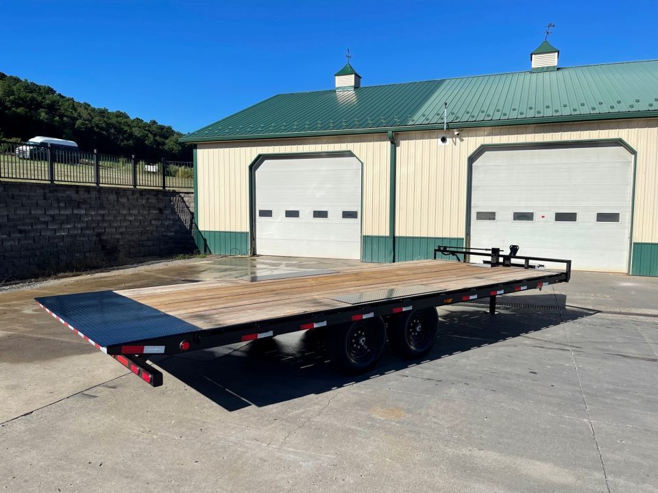 New PJ Trailers 22' Hydraulic Deckover Tilt (T8)