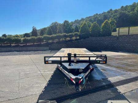 New PJ Trailers 22' Hydraulic Deckover Tilt (T8)