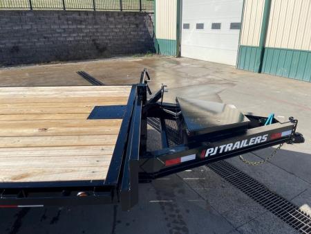 New PJ Trailers 22' Hydraulic Deckover Tilt (T8)