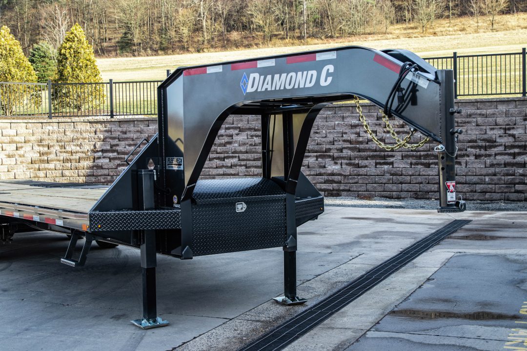 New Diamond C 30' FMAX210SS Gooseneck w/Hydraulic Dovetail