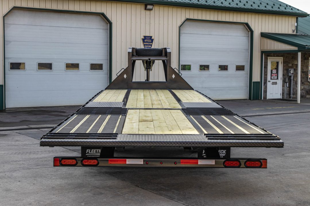 New Diamond C 30' FMAX210SS Gooseneck w/Hydraulic Dovetail