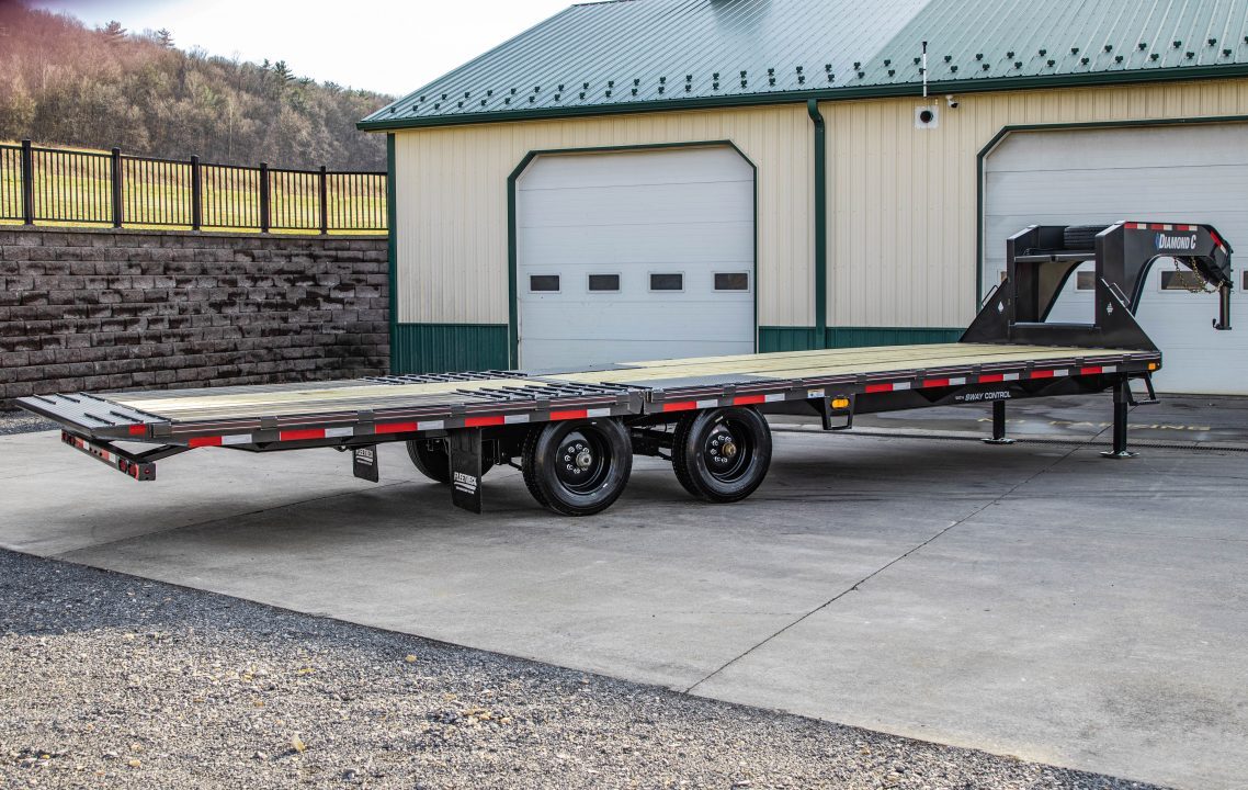 New Diamond C 30' FMAX210SS Gooseneck w/Hydraulic Dovetail