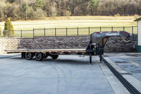New Diamond C 30' FMAX210SS Gooseneck w/Hydraulic Dovetail