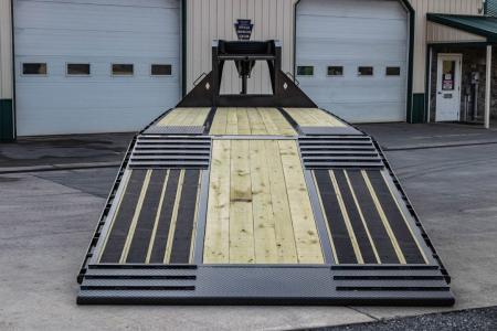 New Diamond C 30' FMAX210SS Gooseneck w/Hydraulic Dovetail