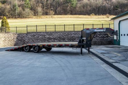 New Diamond C 30' FMAX210SS Gooseneck w/Hydraulic Dovetail