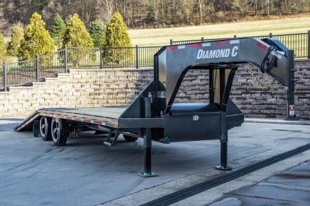 New Diamond C 30' FMAX210SS Gooseneck w/Hydraulic Dovetail