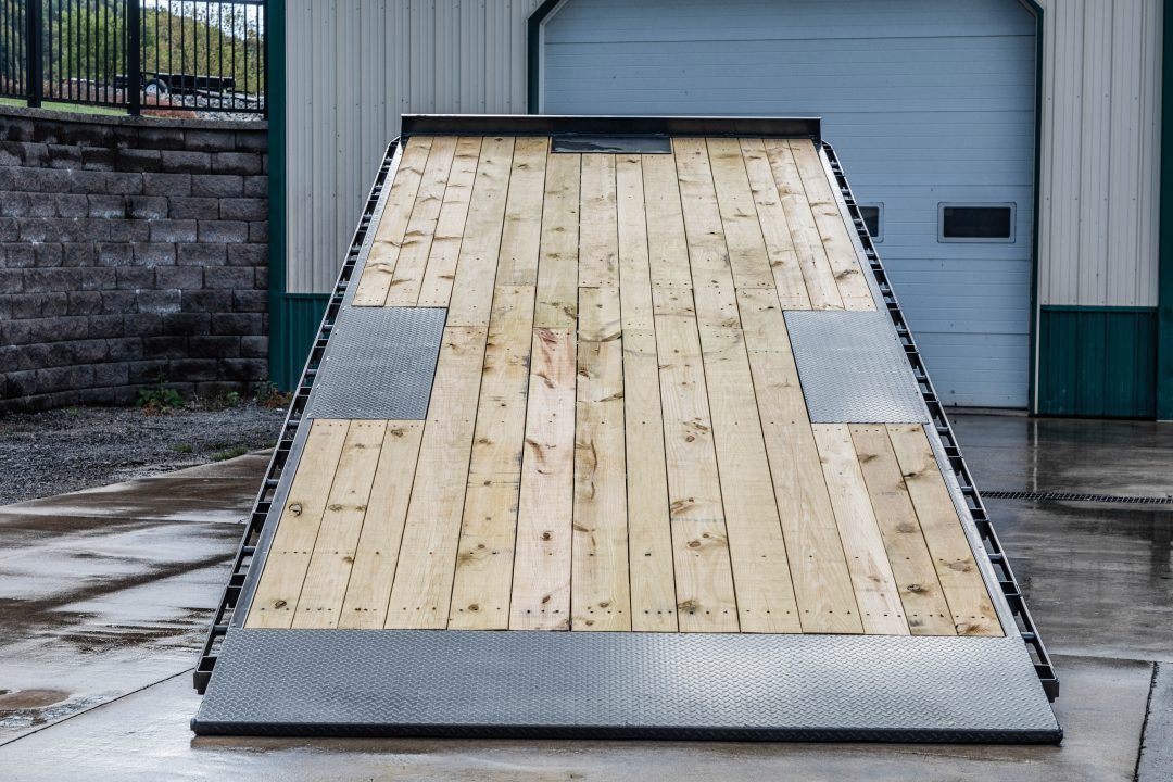 New Diamond C 24' Hydraulic Deckover Tilt (DET 210)