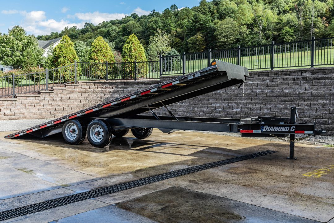 New Diamond C 24' Hydraulic Deckover Tilt (DET 210)