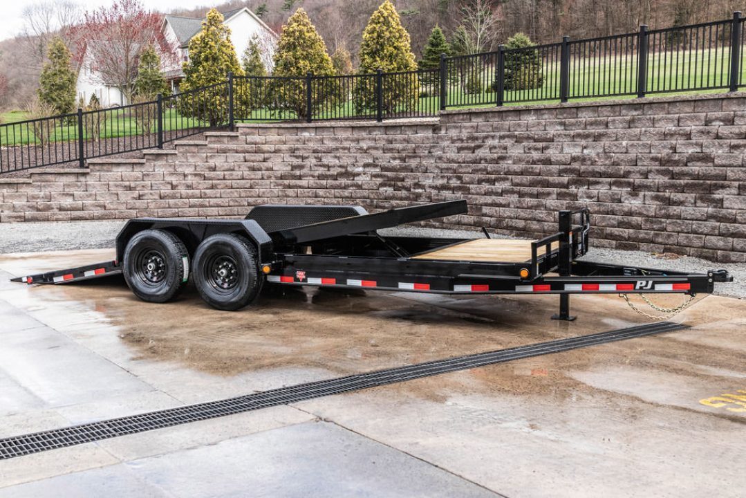 New PJ Trailers 20' Hydraulic Dampening Tilt (T6 14k)