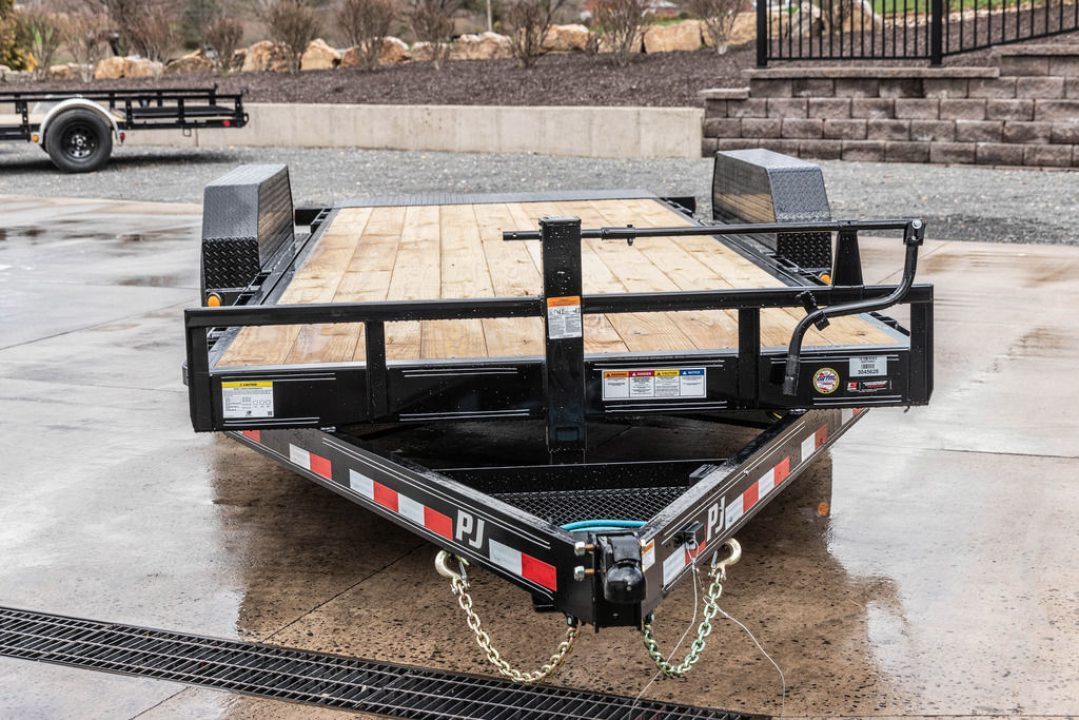 New PJ Trailers 20' Hydraulic Dampening Tilt (T6 14k)