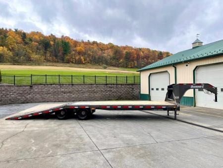New Diamond C 32' FMAX210 Gooseneck w/Hydraulic Dovetail