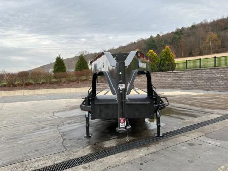 New Diamond C 30' FMAX207 Gooseneck w/Max Ramps