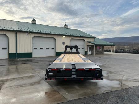 New Diamond C 30' FMAX207 Gooseneck w/Max Ramps