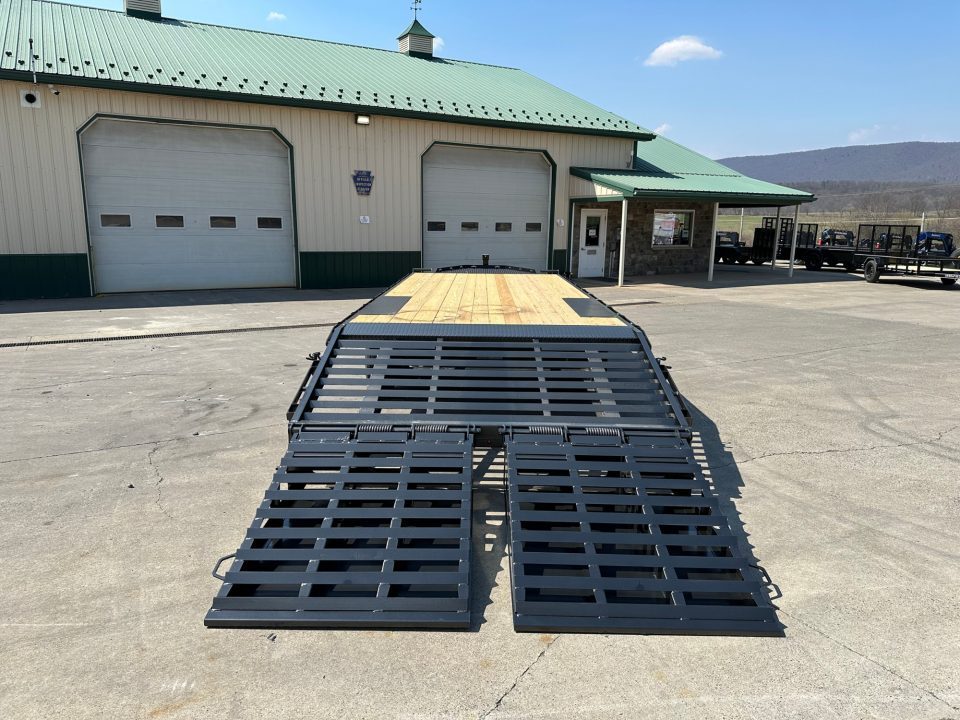 New Diamond C 24' I-Beam Deck Over with MAX Ramps (DEC207)