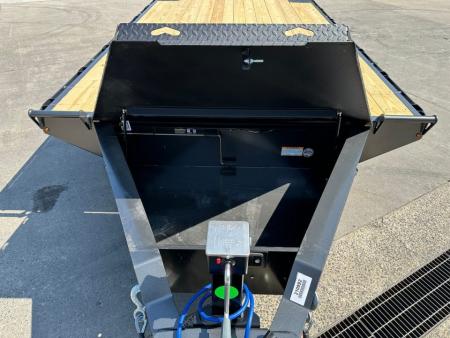 New Diamond C 24' I-Beam Deck Over with MAX Ramps (DEC207)