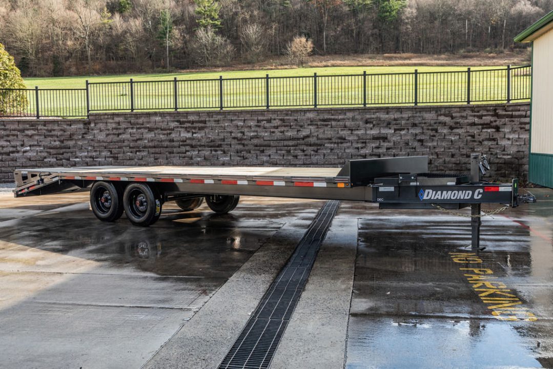 New Diamond C 24' I-Beam Deck Over with MAX Ramps (DEC208)
