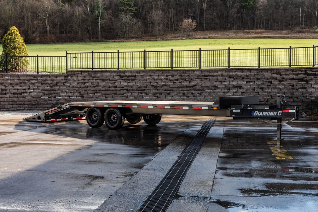 New Diamond C 24' I-Beam Deck Over with MAX Ramps (DEC208)