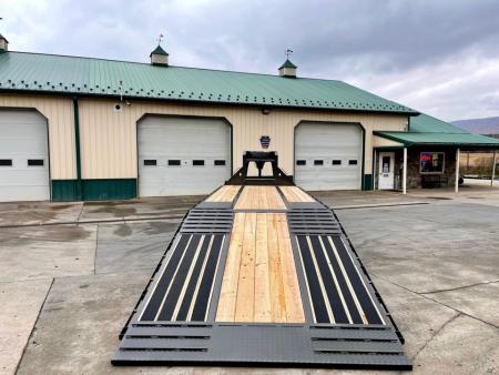 New Diamond C 32' FMAX210 Gooseneck w/Hydraulic Dovetail
